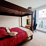 Clifton Nr Centre, Georgian Period Flat, Permit Parking X1, Garden
