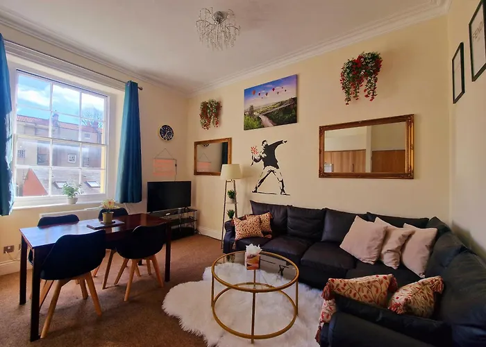 Clifton Nr Centre, Georgian Period Flat, Permit Parking X1, Garden