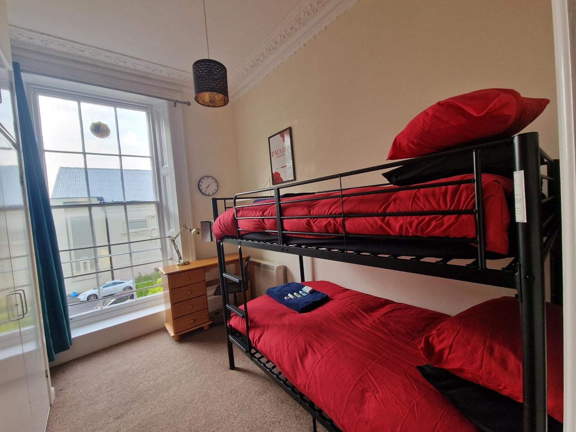 Clifton Nr Centre, Georgian Period Flat, Permit Parking X1, Garden * Bristol