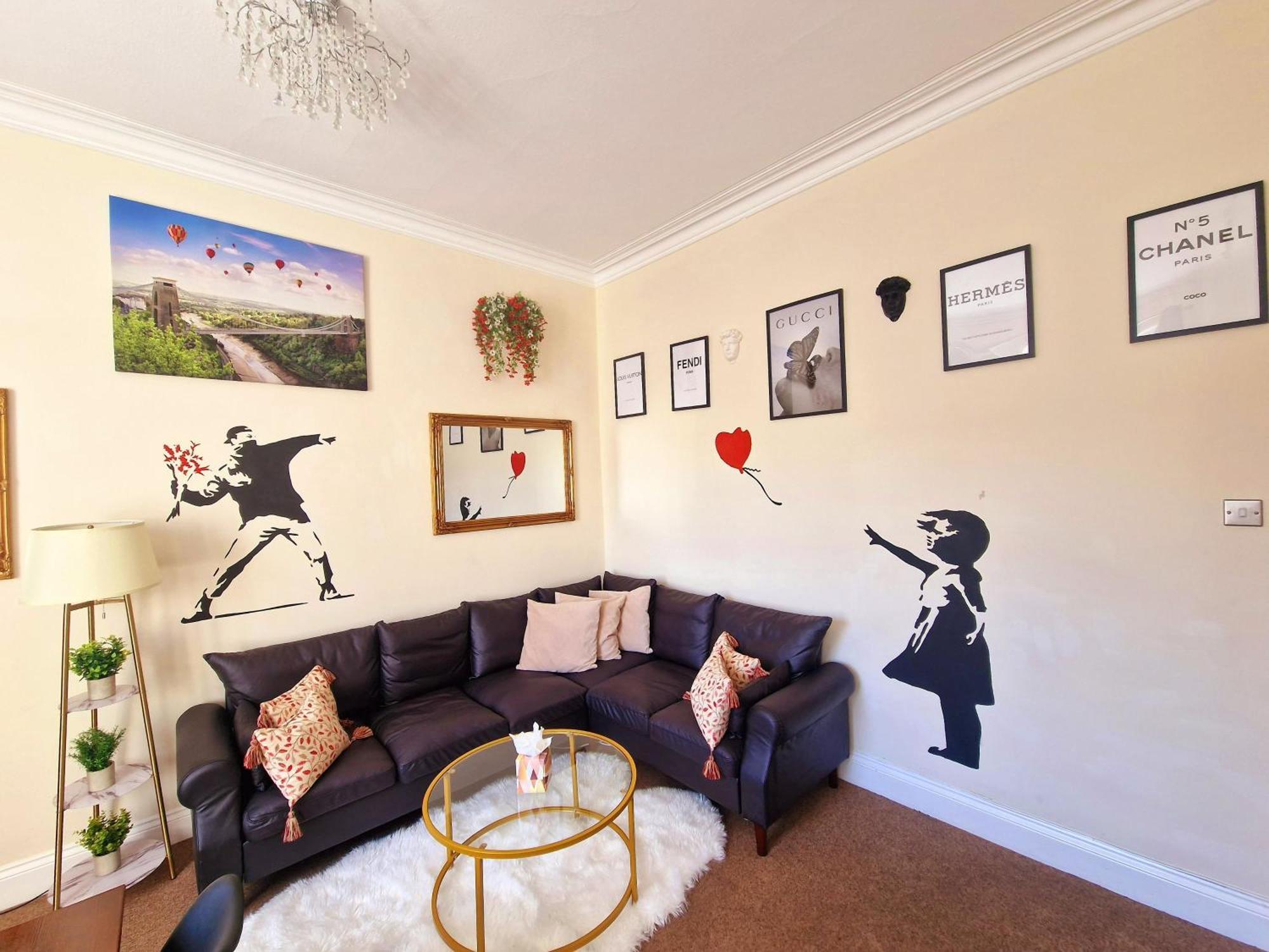 Clifton Nr Centre, Georgian Period Flat, Permit Parking X1, Garden Apartment *