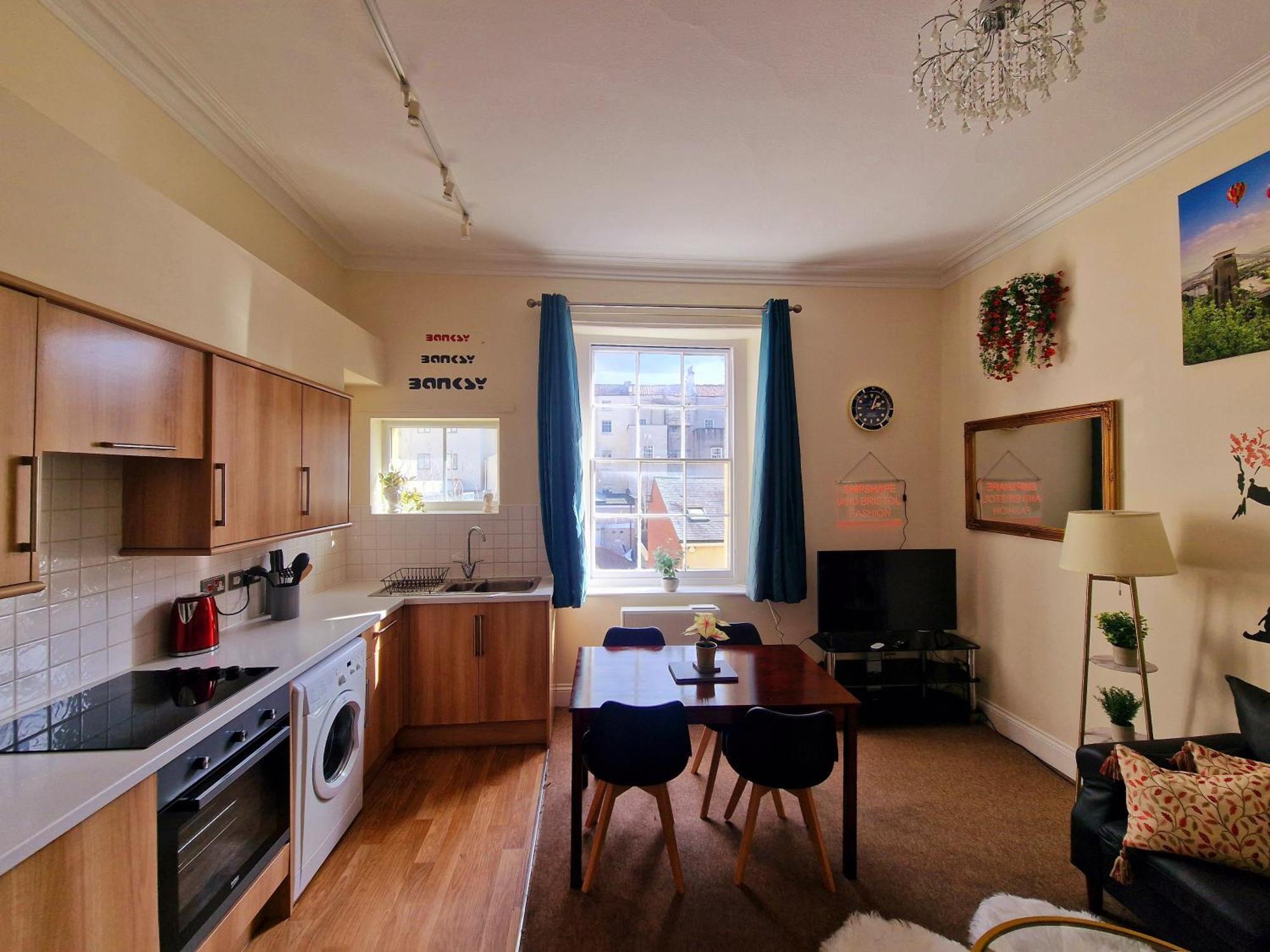 Apartment Clifton Nr Centre, Georgian Period Flat, Permit Parking X1, Garden
