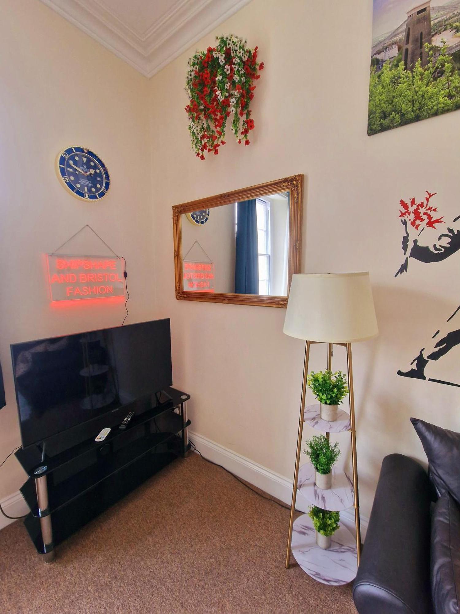 Clifton Nr Centre, Georgian Period Flat, Permit Parking X1, Garden Apartment Bristol
