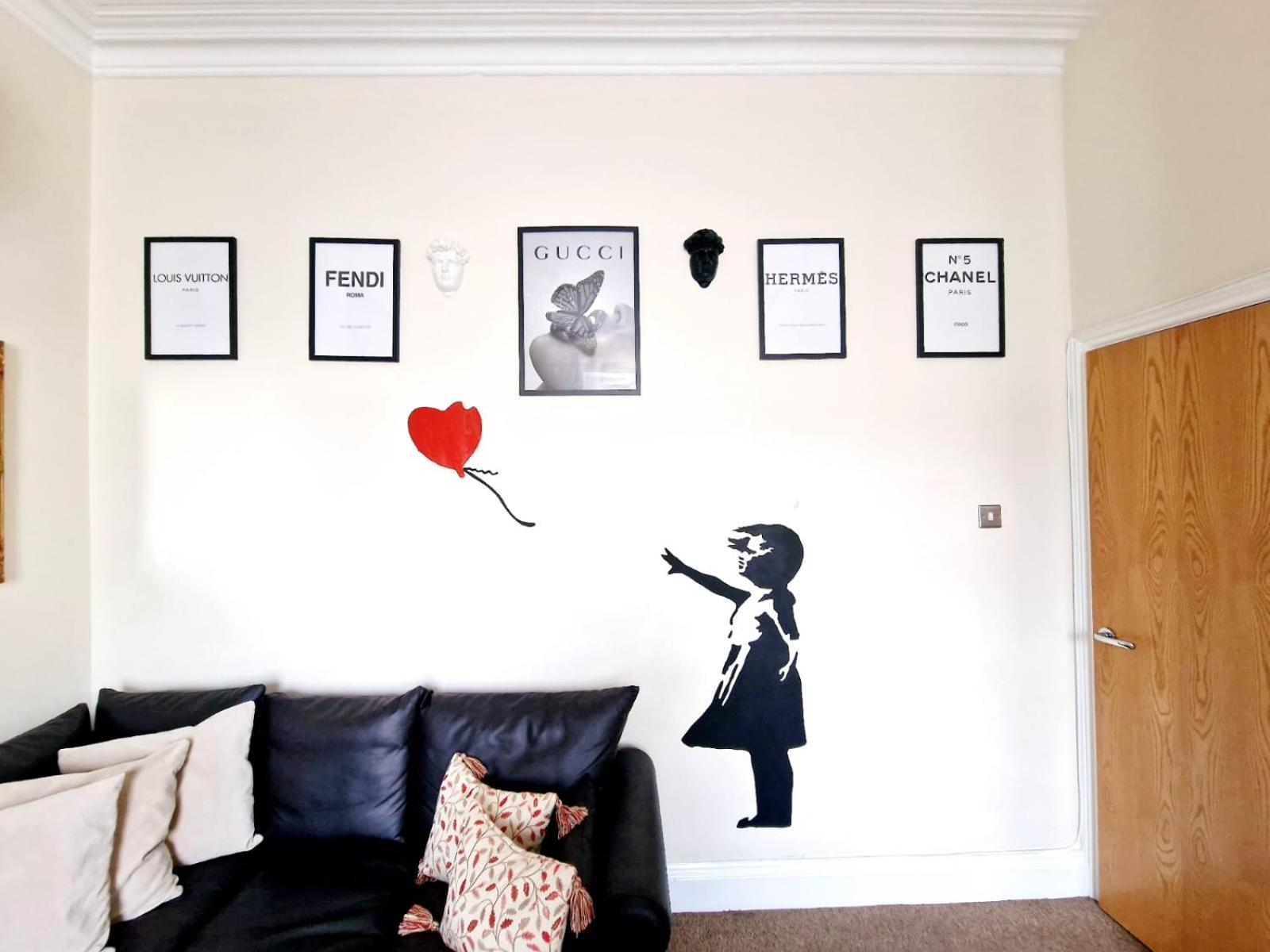 Clifton Nr Centre, Georgian Period Flat, Permit Parking X1, Garden * Bristol